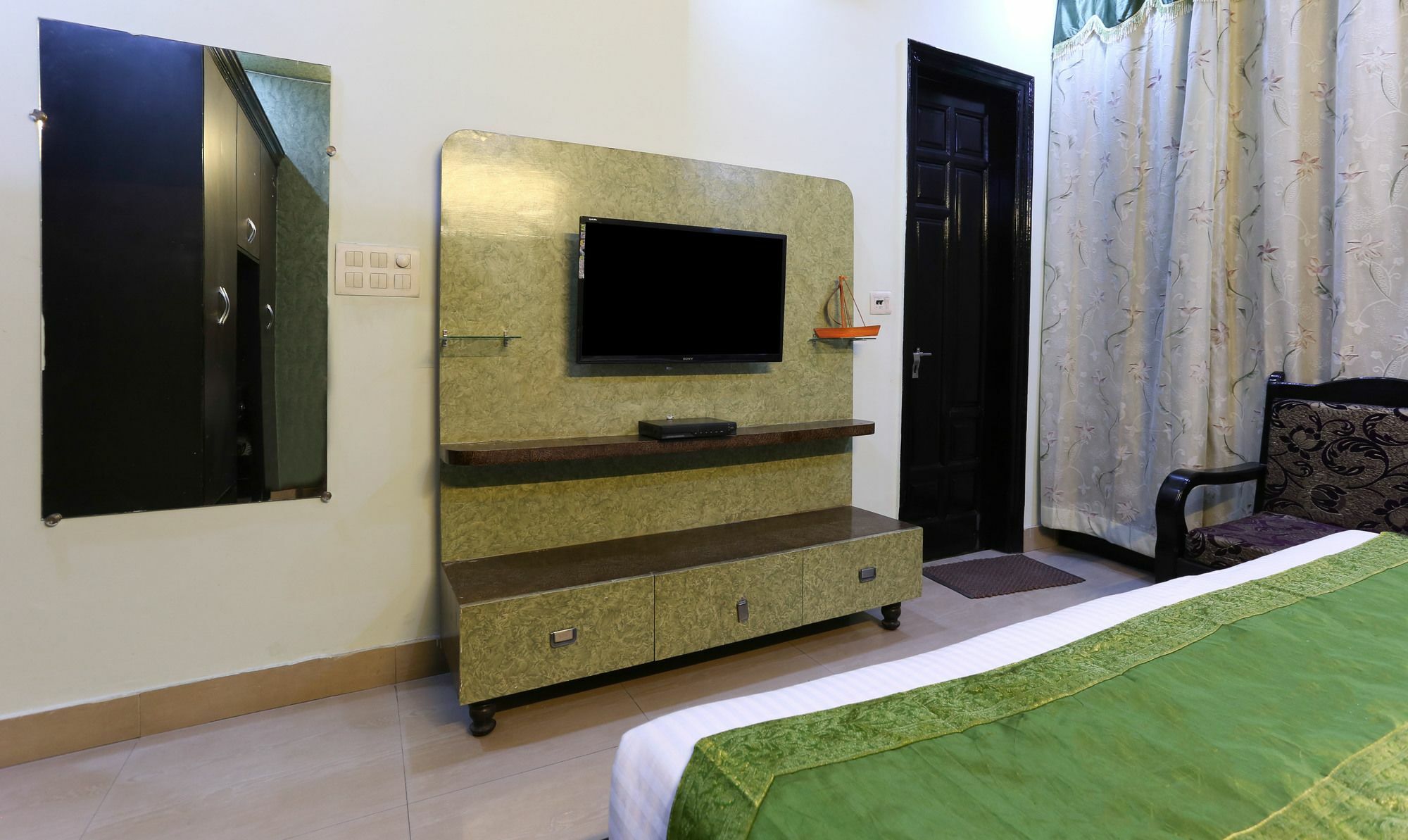 Royal Suites By Park Tree, Kasauli Exterior foto