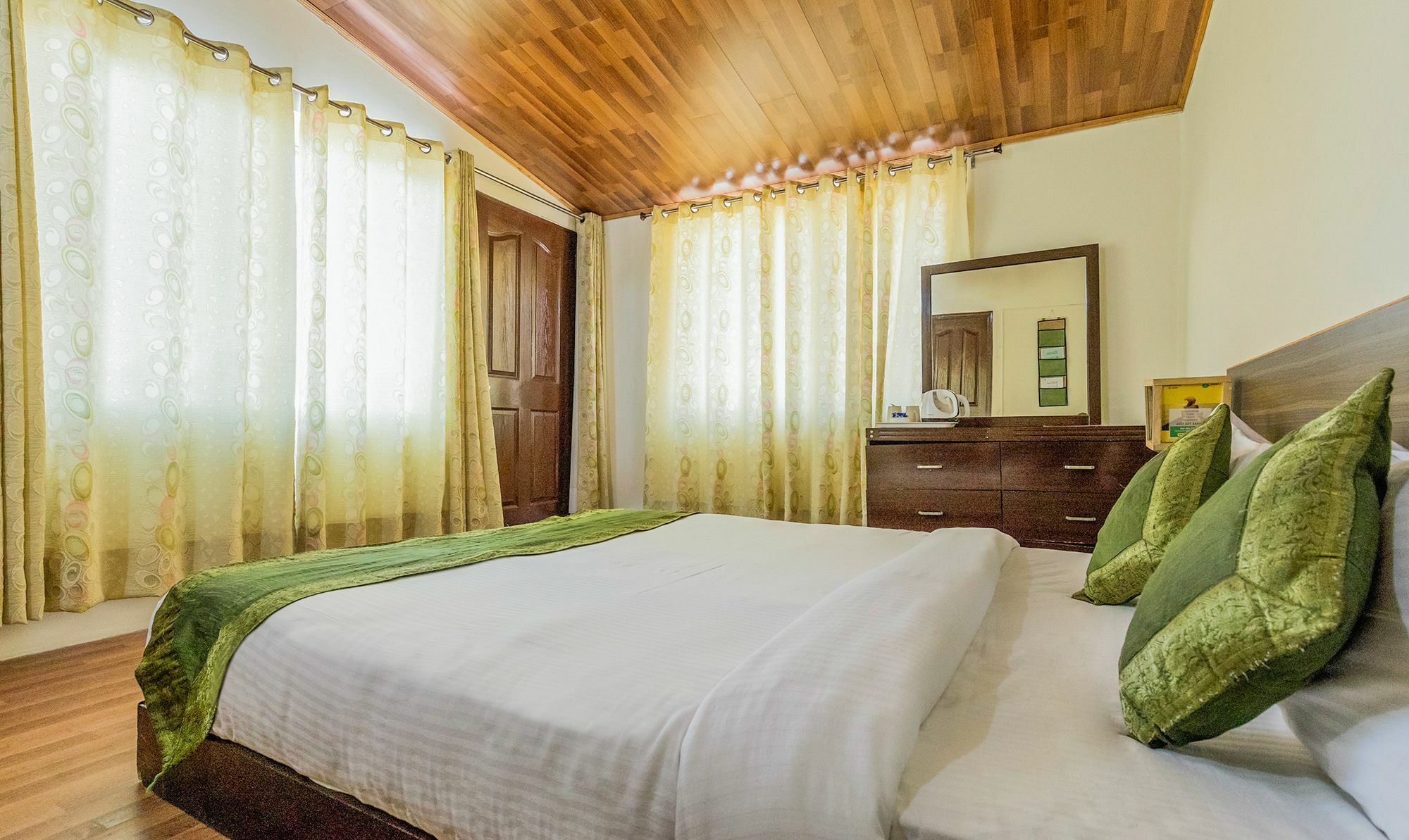 Royal Suites By Park Tree, Kasauli Exterior foto